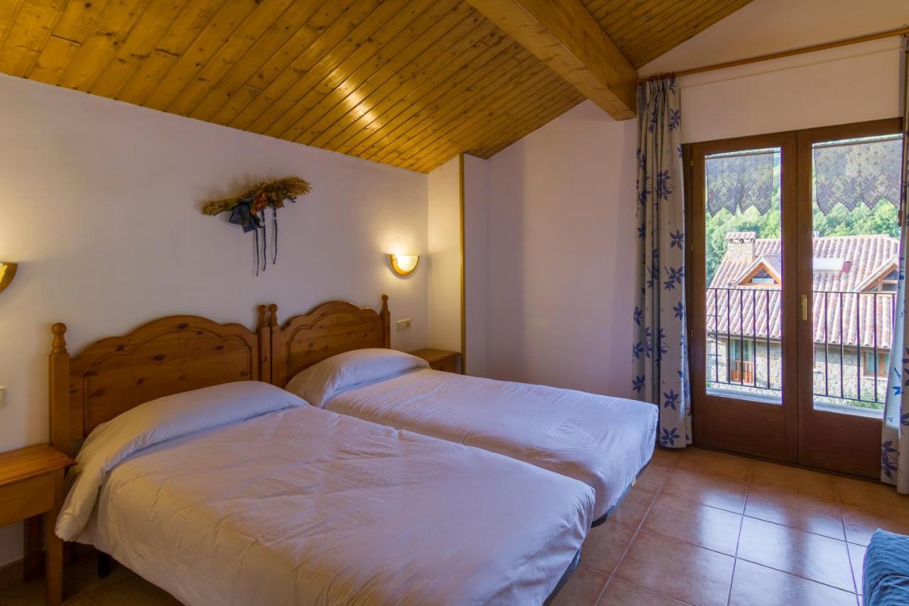 Hostal Cal Mestre فيلالونغا دي تير المظهر الخارجي الصورة