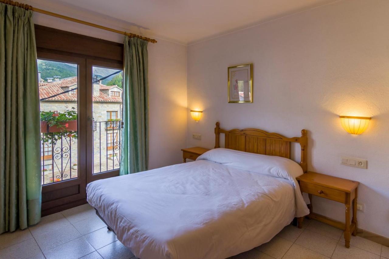 Hostal Cal Mestre فيلالونغا دي تير المظهر الخارجي الصورة