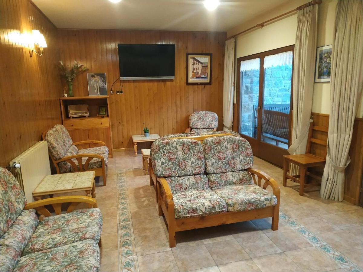 Hostal Cal Mestre فيلالونغا دي تير المظهر الخارجي الصورة