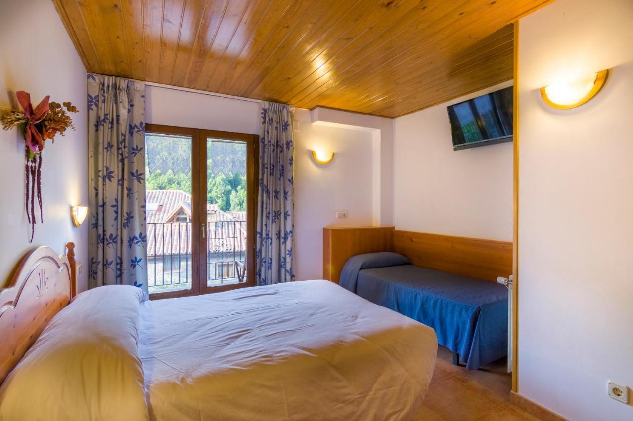 Hostal Cal Mestre فيلالونغا دي تير المظهر الخارجي الصورة