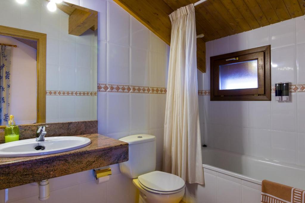 Hostal Cal Mestre فيلالونغا دي تير المظهر الخارجي الصورة