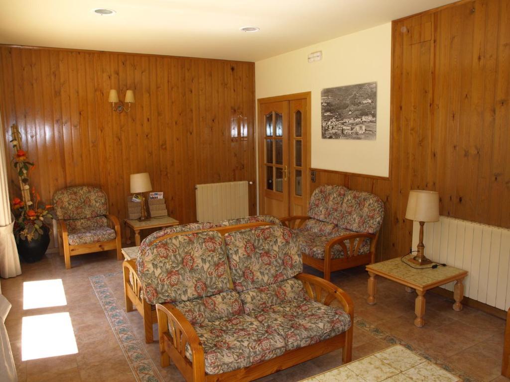 Hostal Cal Mestre فيلالونغا دي تير المظهر الخارجي الصورة
